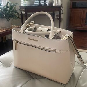 Michael Kors Cream Satchel Bag,beautiful,medium size,no signs of wear,classy